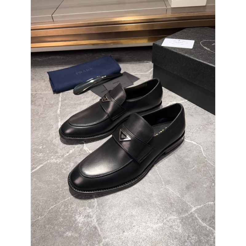 Pra*a leather shoes